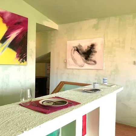 Artists Inn, Large 2 Bed Duplex Apartment, Parking Διαμέρισμα *