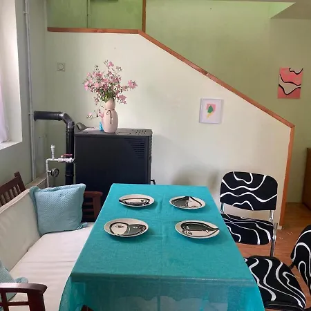 Artists Inn, Large 2 Bed Duplex Apartment, Parking *