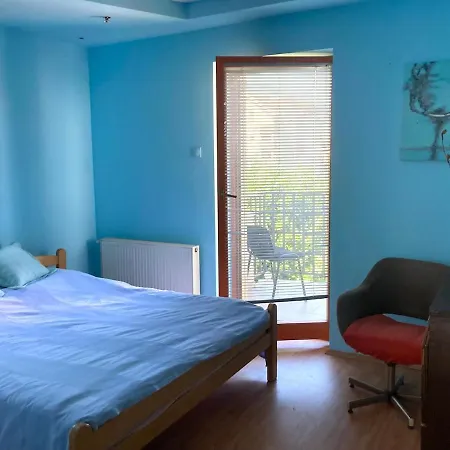 Artists Inn, Large 2 Bed Duplex Apartment, Parking Zemun Polje