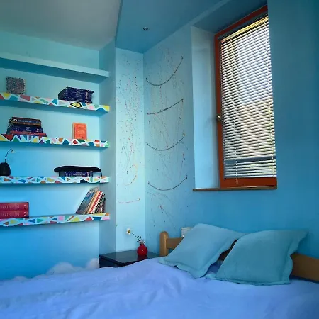 Artists Inn, Large 2 Bed Duplex Apartment, Parking * Zemun Polje