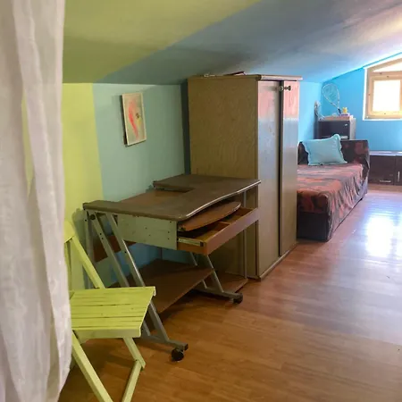 Artists Inn, Large 2 Bed Duplex Apartment, Parking * Zemun Polje