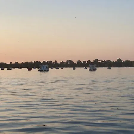 Artists Inn, Large 2 Bed Duplex Apartment, Parking Zemun Polje