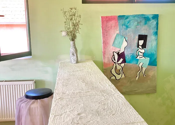 Artists Inn, Large 2 Bed Duplex Apartment, Parking *