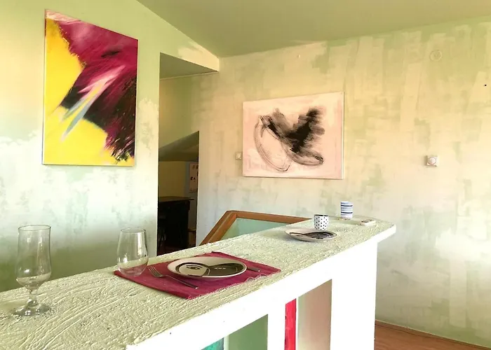 Artists Inn, Large 2 Bed Duplex Apartment, Parking Apartamento *