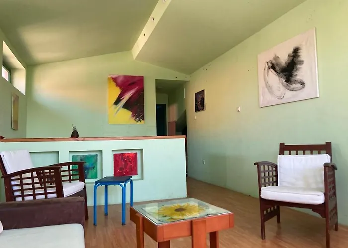 Artists Inn, Large 2 Bed Duplex Apartment, Parking *