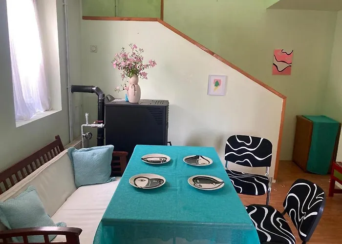 Artists Inn, Large 2 Bed Duplex Apartment, Parking *