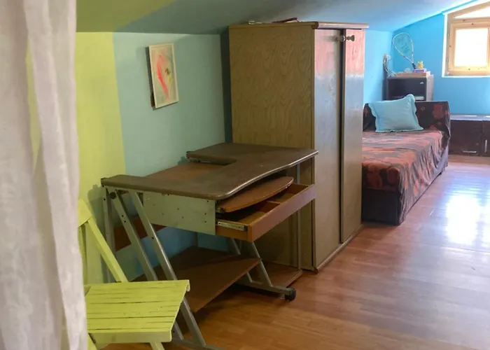 Artists Inn, Large 2 Bed Duplex Apartment, Parking * Zemun Polje