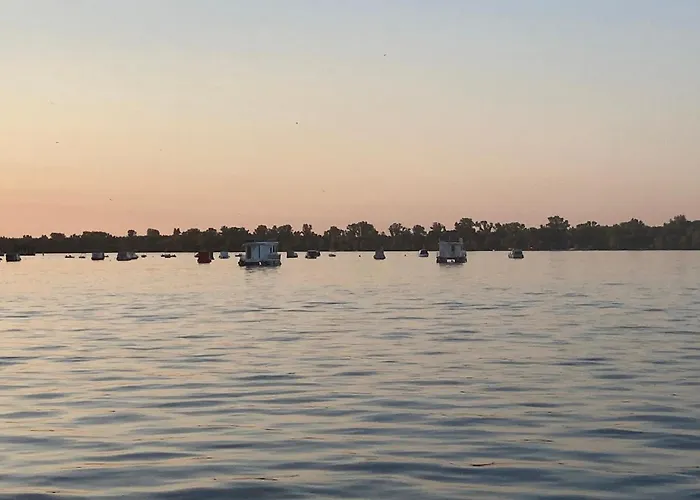 Artists Inn, Large 2 Bed Duplex Apartment, Parking Zemun Polje